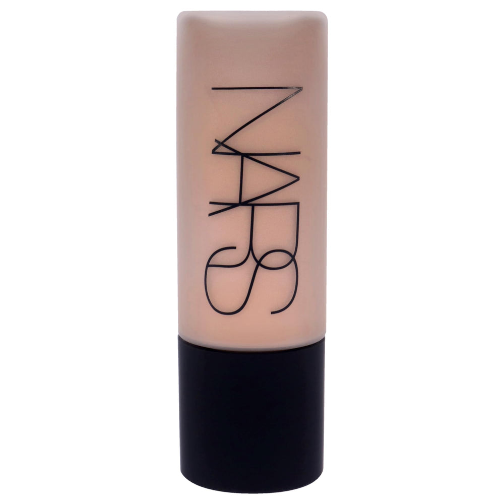 NARS Soft Matte Complete Foundation M2.5 Sahel dispense action demonstrates even release for quick layering.