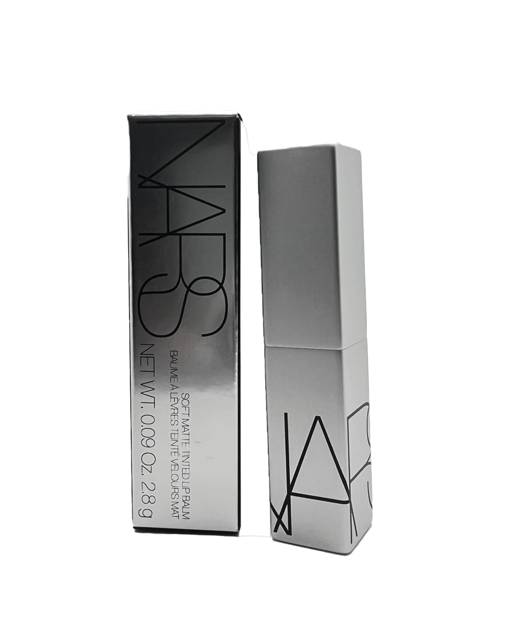 NARS texture soyeuse sur les lèvres et fini léger pour un rendu discret