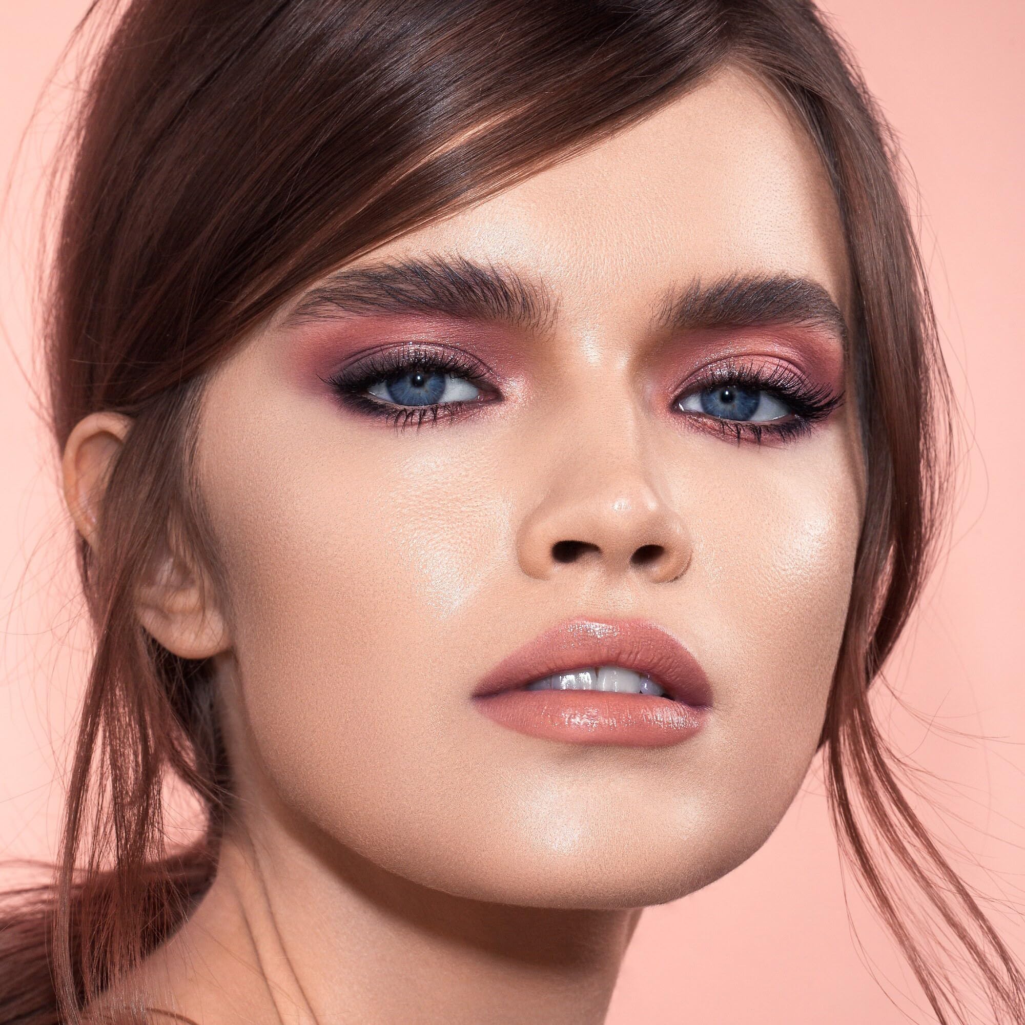 Natasha Denona Mini Retro palette features peach-gold shades for warm, luminous lids