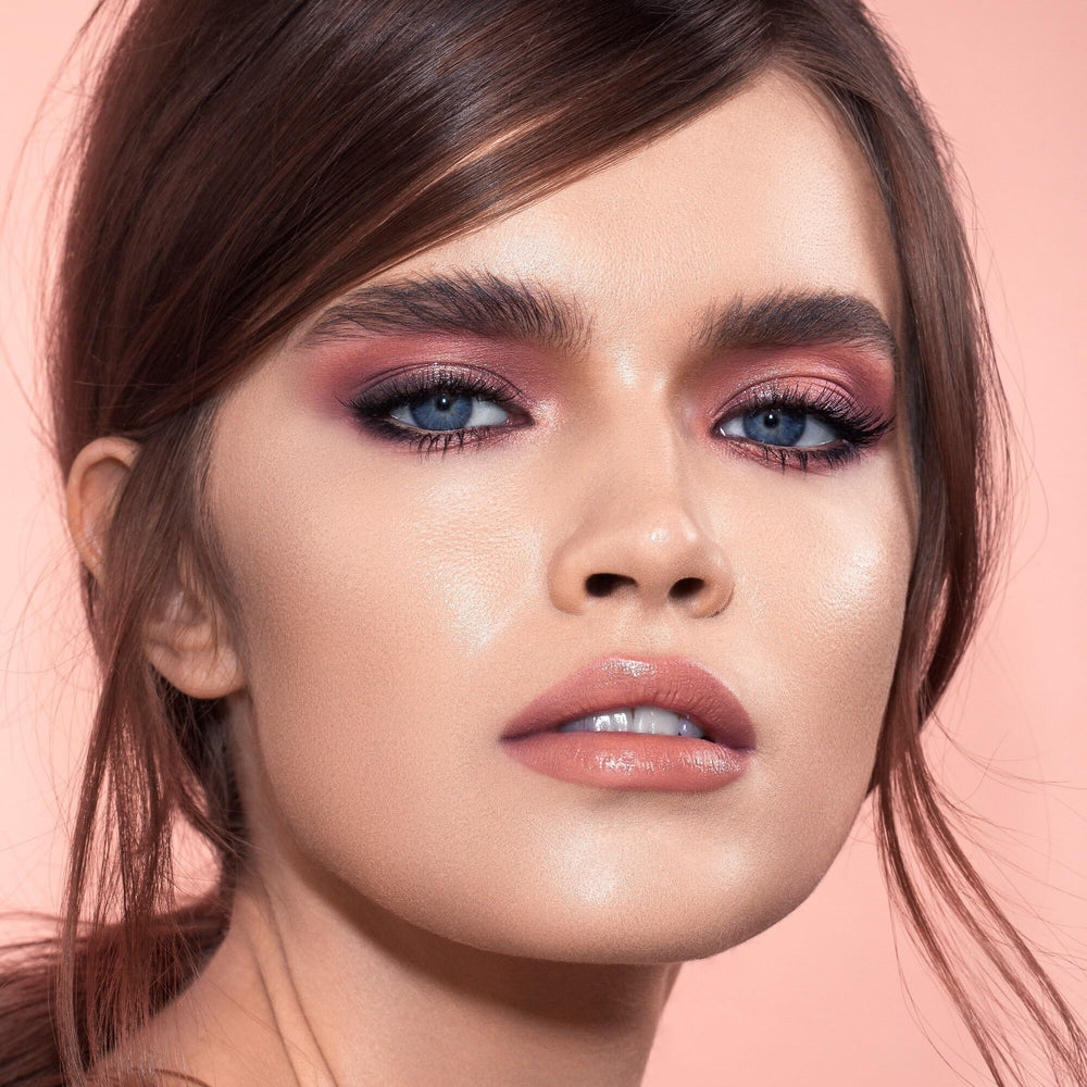 Natasha Denona Mini Retro palette features peach-gold shades for warm, luminous lids