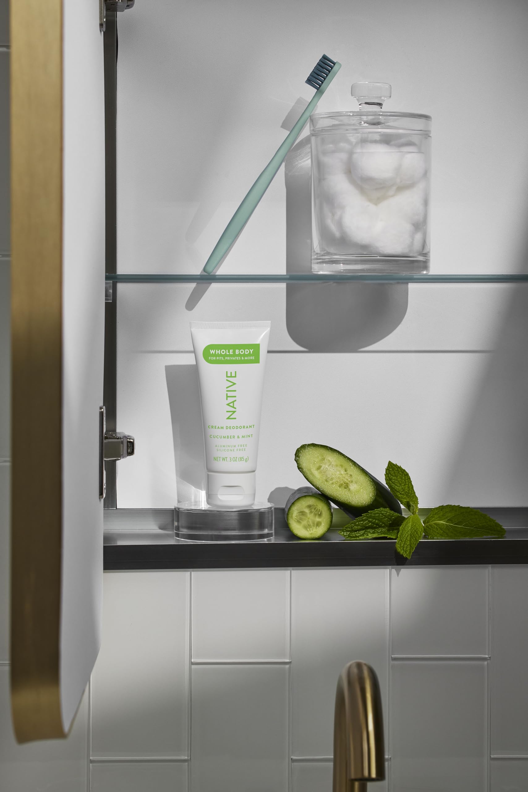Native 72-hour odor protection image shows long-lasting freshness.