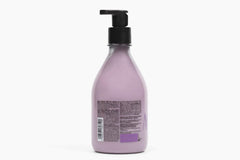 Natura Açaí Body Lotion application scene demonstrates easy, non-greasy daily use