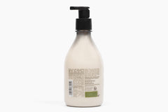 Natura Ekos Andiroba restorative texture swatch showing light, non-greasy moisture.