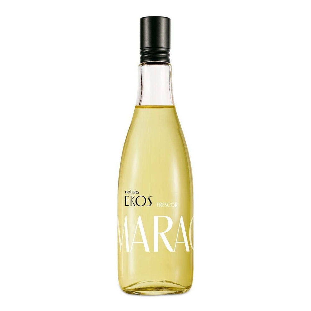 Natura Ekos Maracuja spray application demonstrates light, refreshing scent.