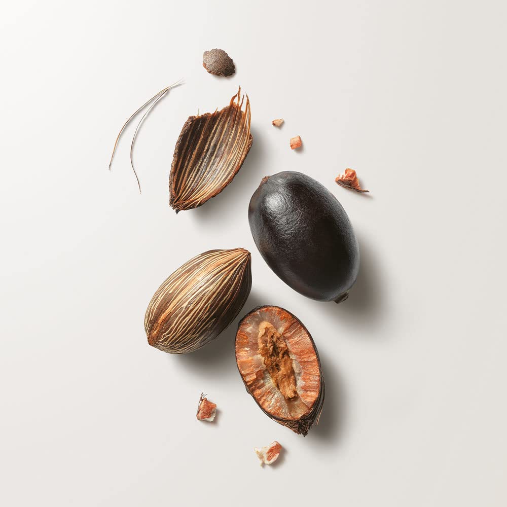 Natura Patauá Strengthening Shampoo Ekos rich foam for gentle cleansing.