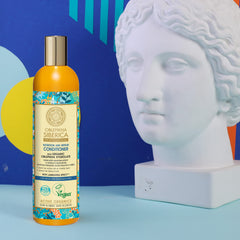 Natura Siberica Oblepikha conditioner applying on hair improves detangling