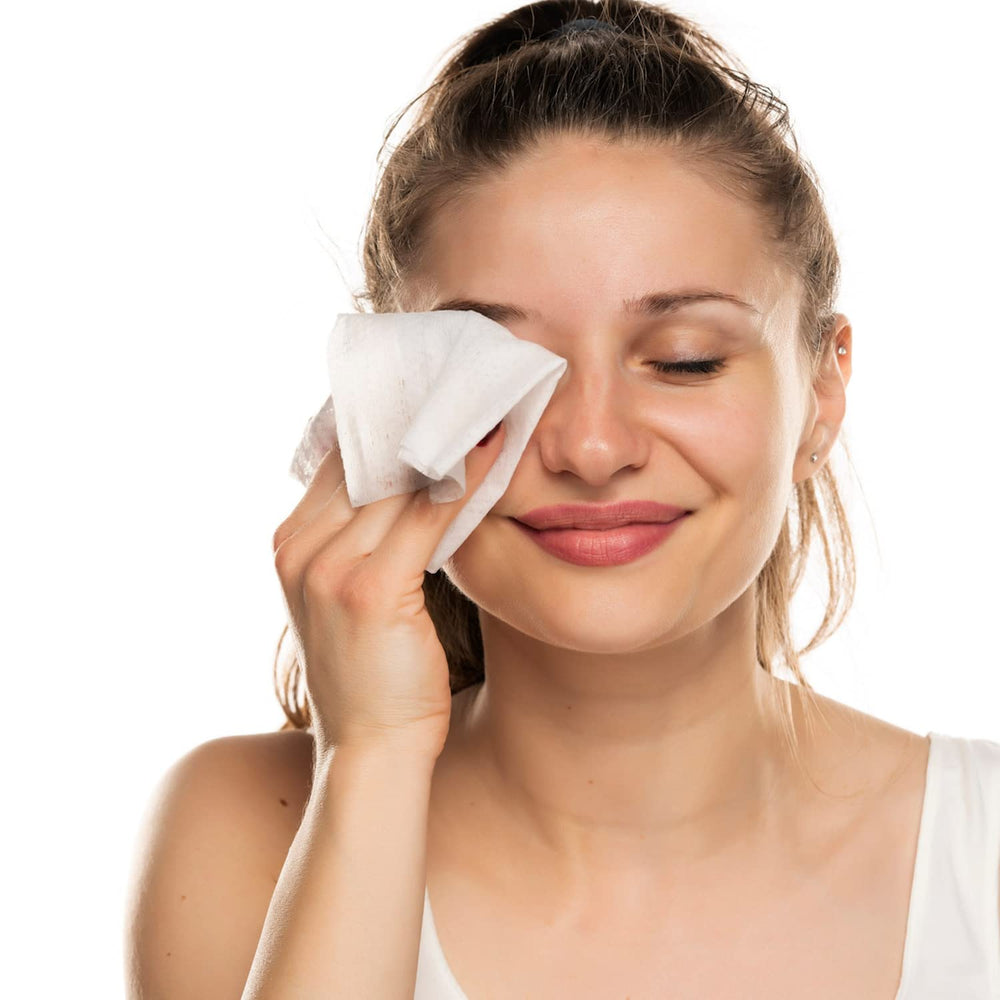 Peepers Plus eyelid cleaning action on lids and lashes