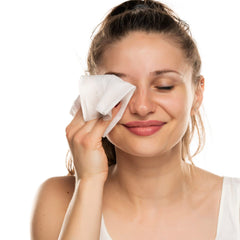 Peepers Plus eyelid cleaning action on lids and lashes