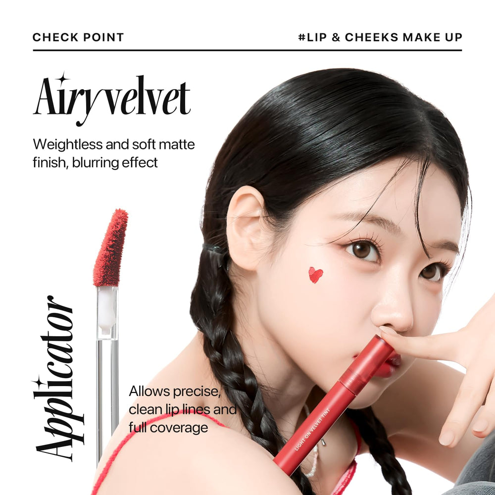 Non-sticky matte finish of Nature Republic Light on Velvet Tint on lips.