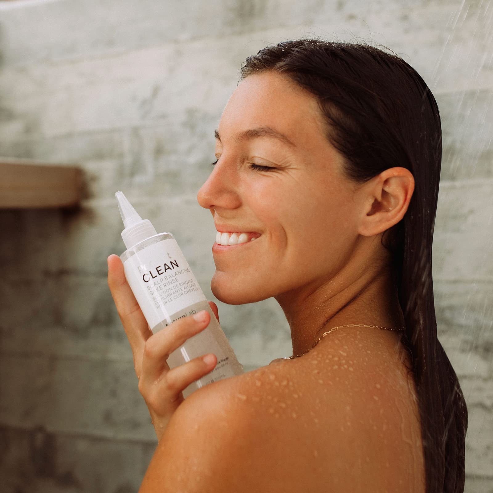 NatureLab TOKYO scalp-closeup emphasizes cooling sensation and irritation relief
