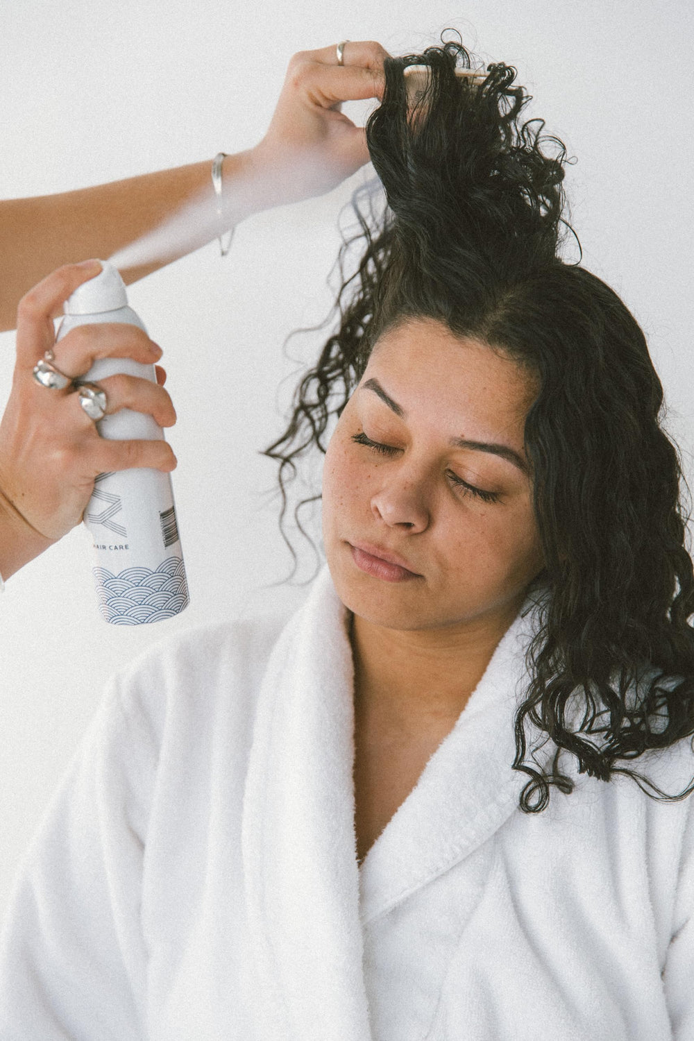 NAVY Dry texture spray with anti-humidity shield for long-lasting hold.
