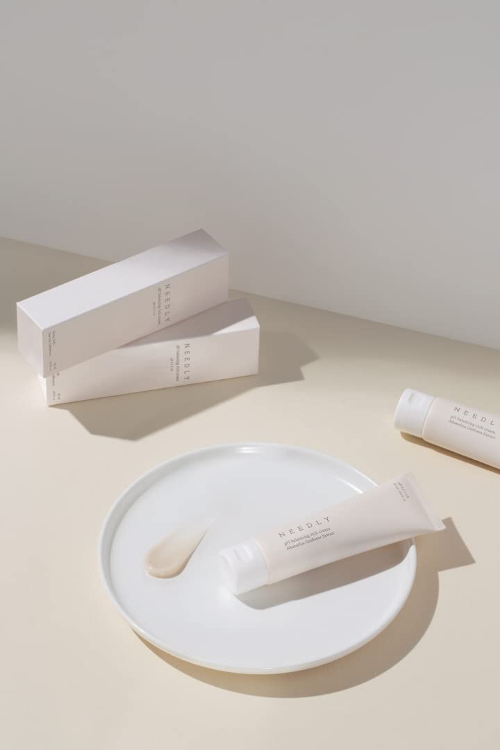 NEEDLY Coolin mushroom extract on skin nourishes and supports resilience
