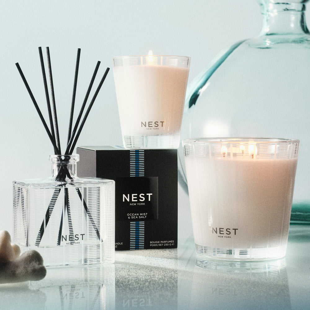 NEST New York Ocean Mist pour action demonstrates quick lather and efficiency
