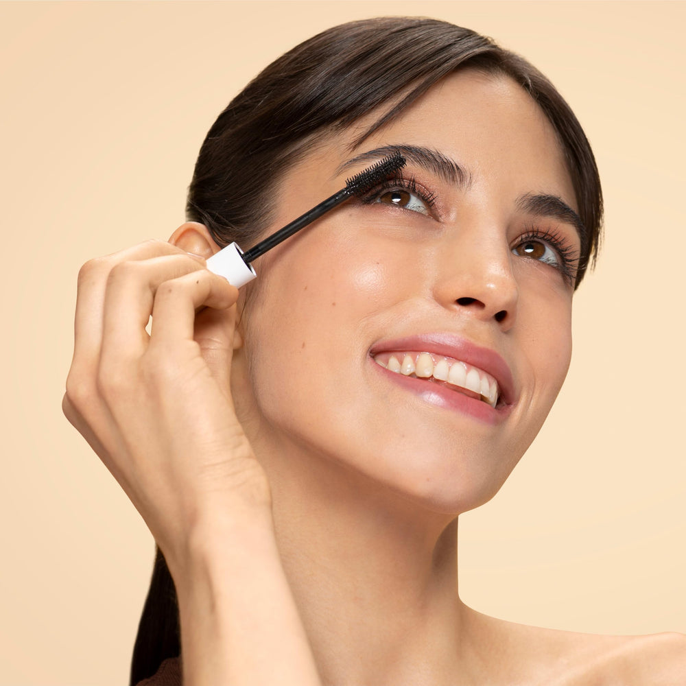 Neutrogena Healthy Definition Mascara brush closeup highlights dual sided design