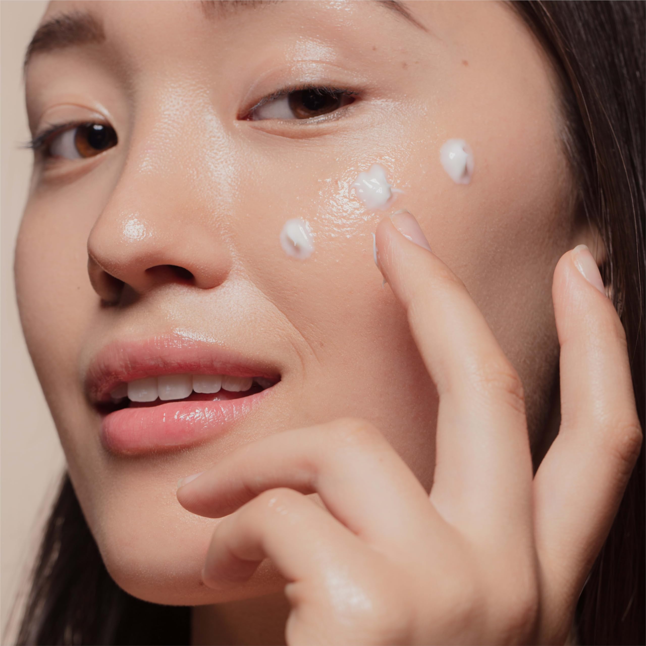 Neutrogena moisturizer texture close-up shows a lightweight water-based feel.