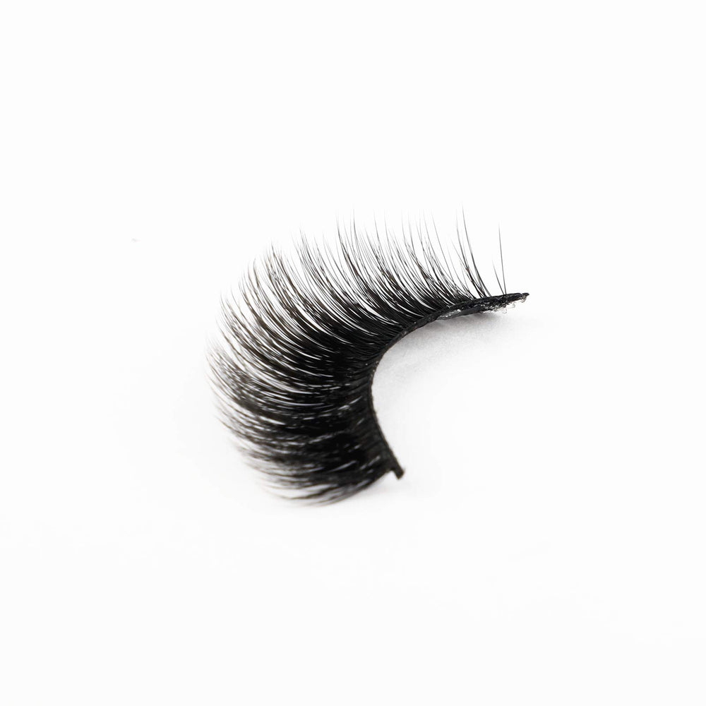 Newcally Lashes 14 pairs pack for versatile lash looks.