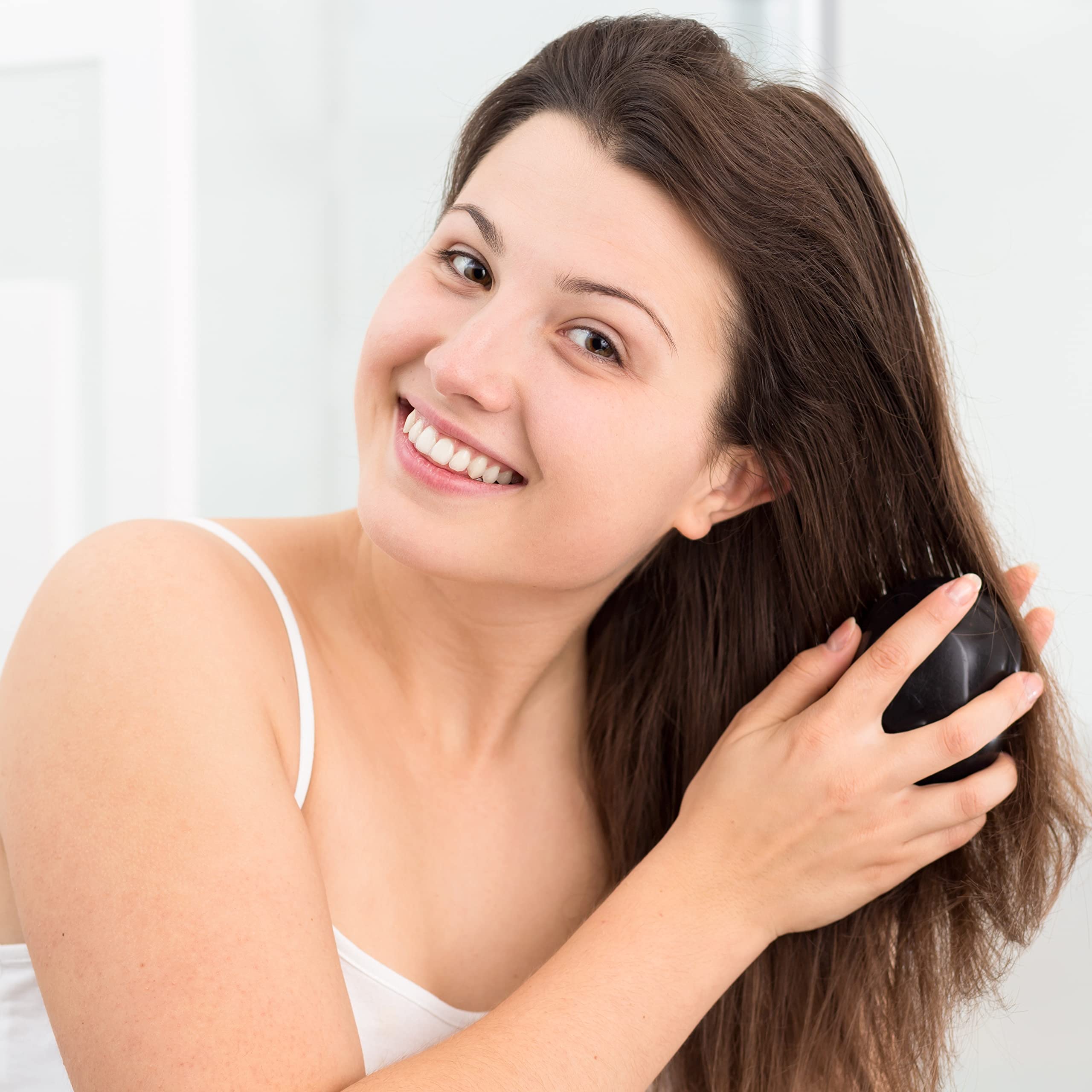 nfuse Leave-in serum being massaged into temples for easy absorption.
