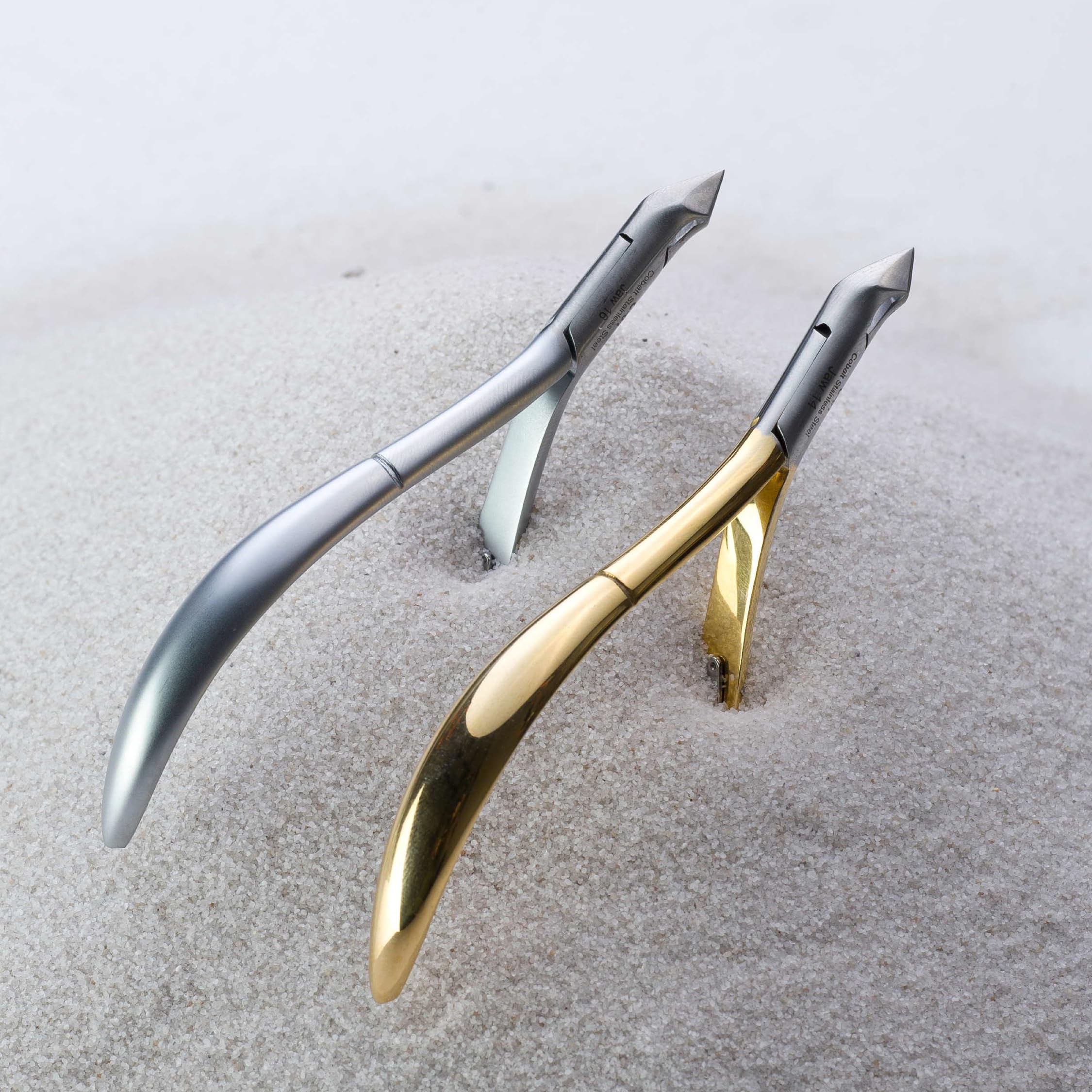 Nghia Premium Cuticle Nipper ergonomic handle enables comfortable grip.