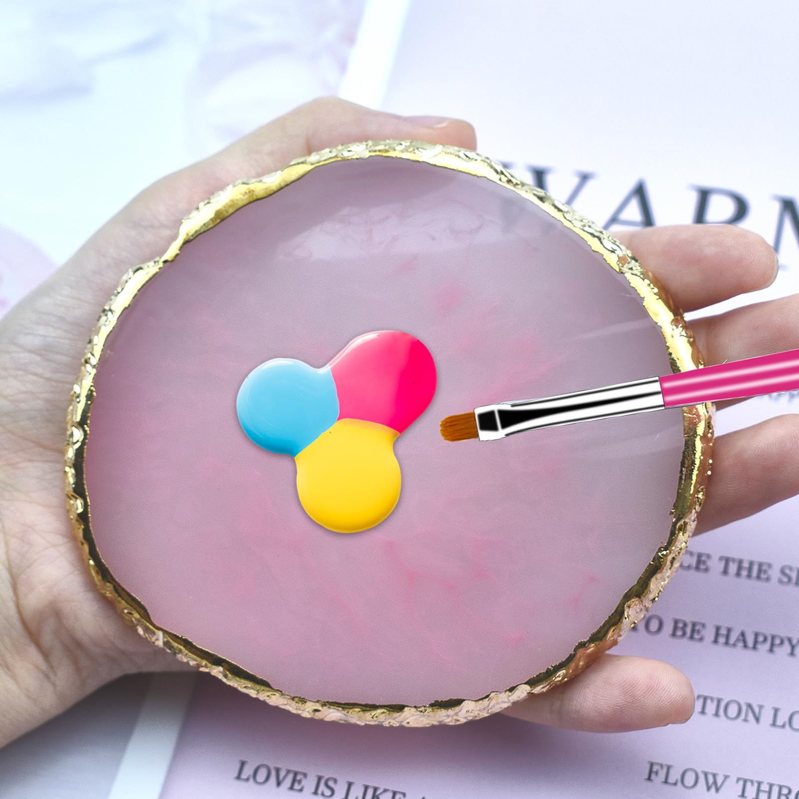 Close-up of Ningrou resin palette surface for smooth color mixing.