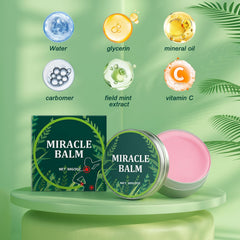 Nitidissima Miracle Balm hand-application, delivering quick hydration for overworked hands.