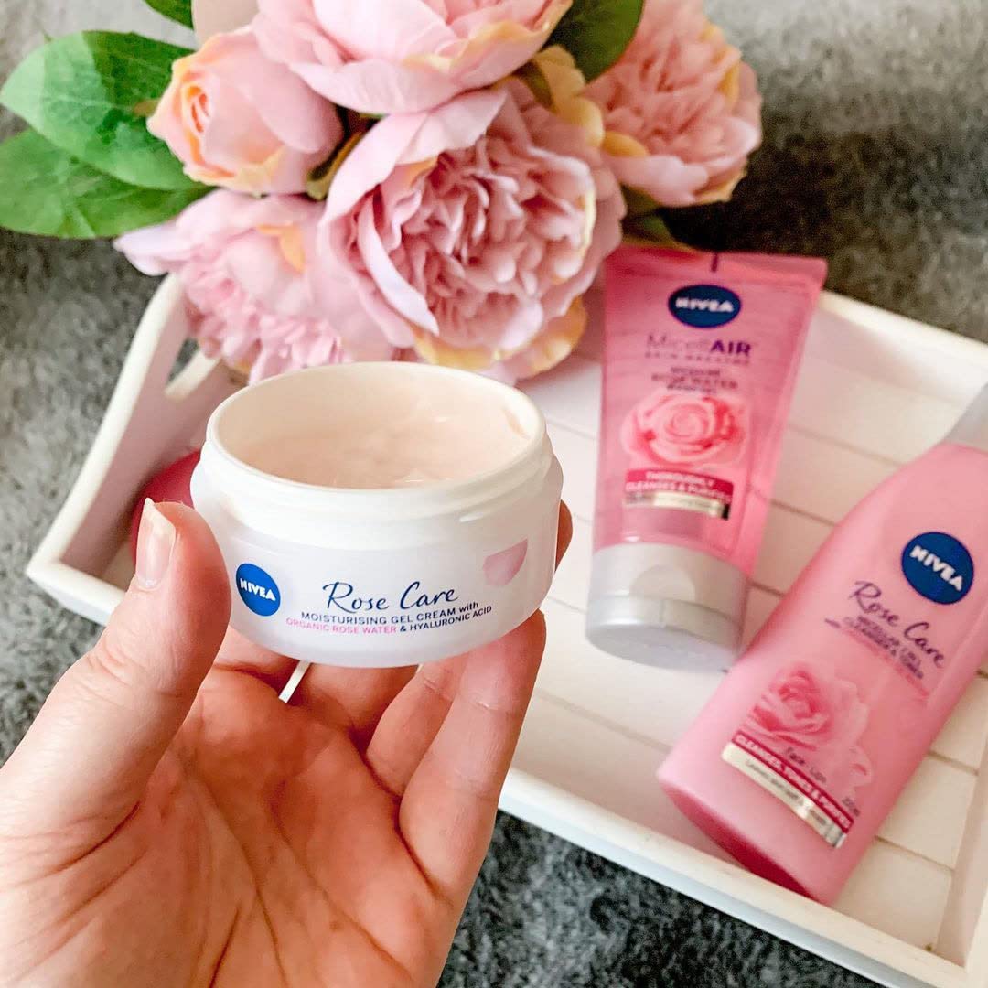 NIVEA 24h Day Cream in a skincare setup illustration