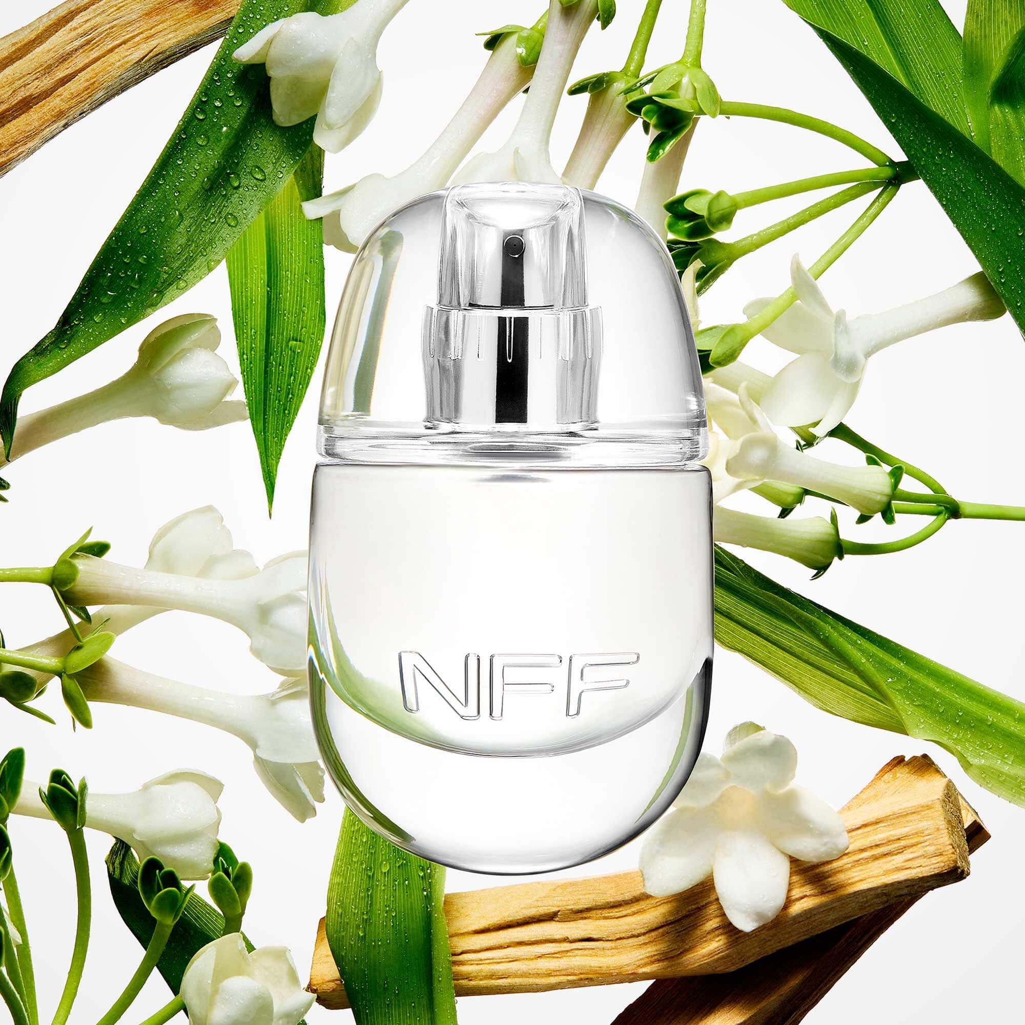 No Makeup Makeup Warm Ambrette heart notes close-up aroma detail.