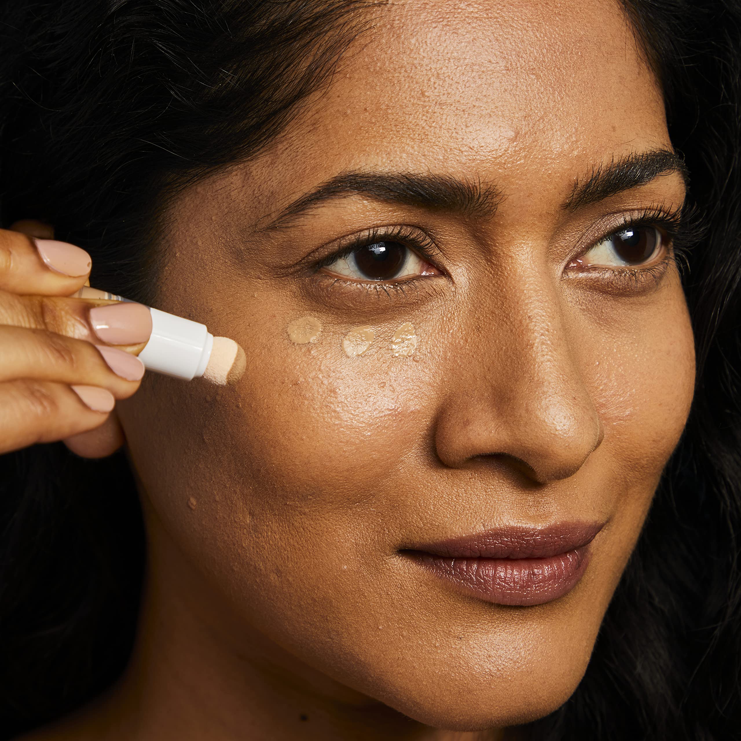 No7 Hydraluminous Concealer formula emphasizes caffeine and ceramides for lasting moisture.