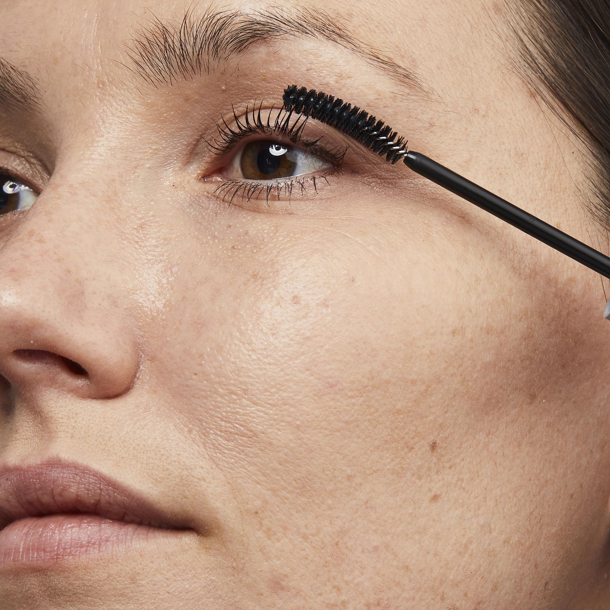 No7 Lash Impact Primer curved brush demonstrates even coating on lashes.