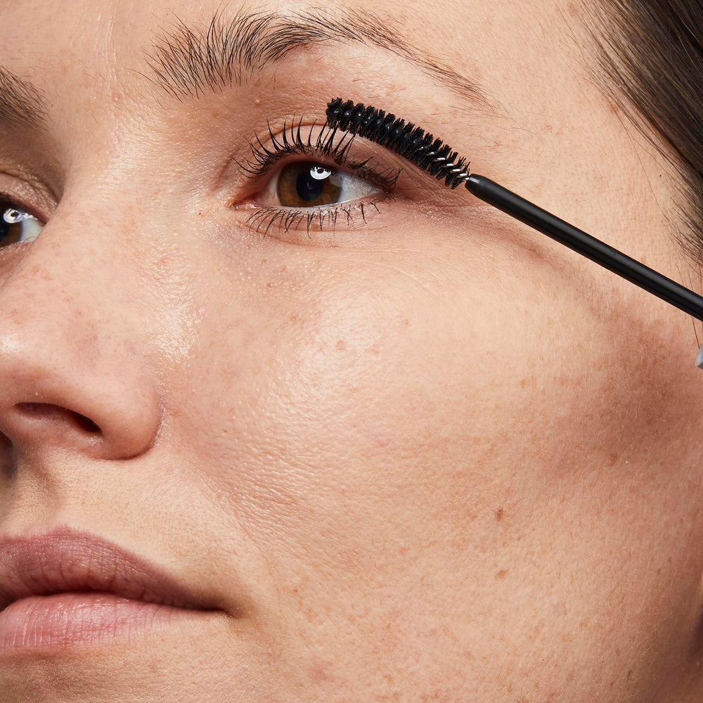 No7 Lash Impact Primer curved brush demonstrates even coating on lashes.
