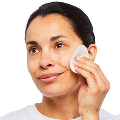 No7 Meadowsweet and Ginseng extract visual focusing on soothing ingredients