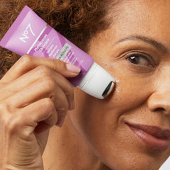 No7 hyaluronic acid illustration highlighting moisture benefits.
