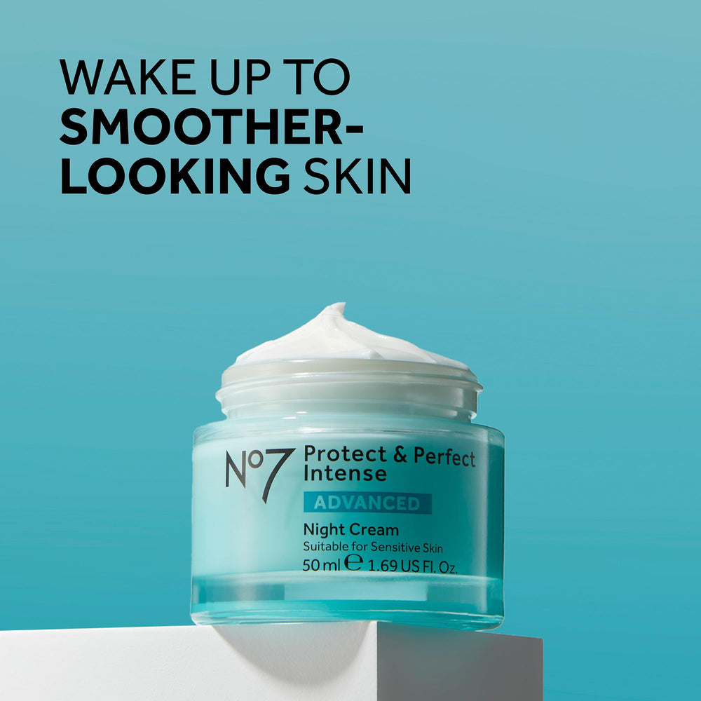 Texture close-up of No7 night cream with MATRIXYL 3000 PLUS.