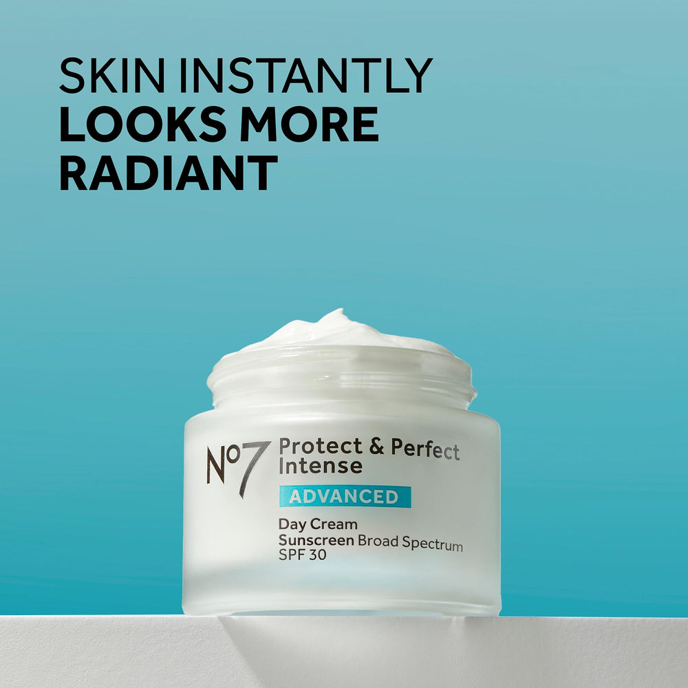 No7 Hyaluronic Acid Face Serum offers instant hydration and plump-looking skin.