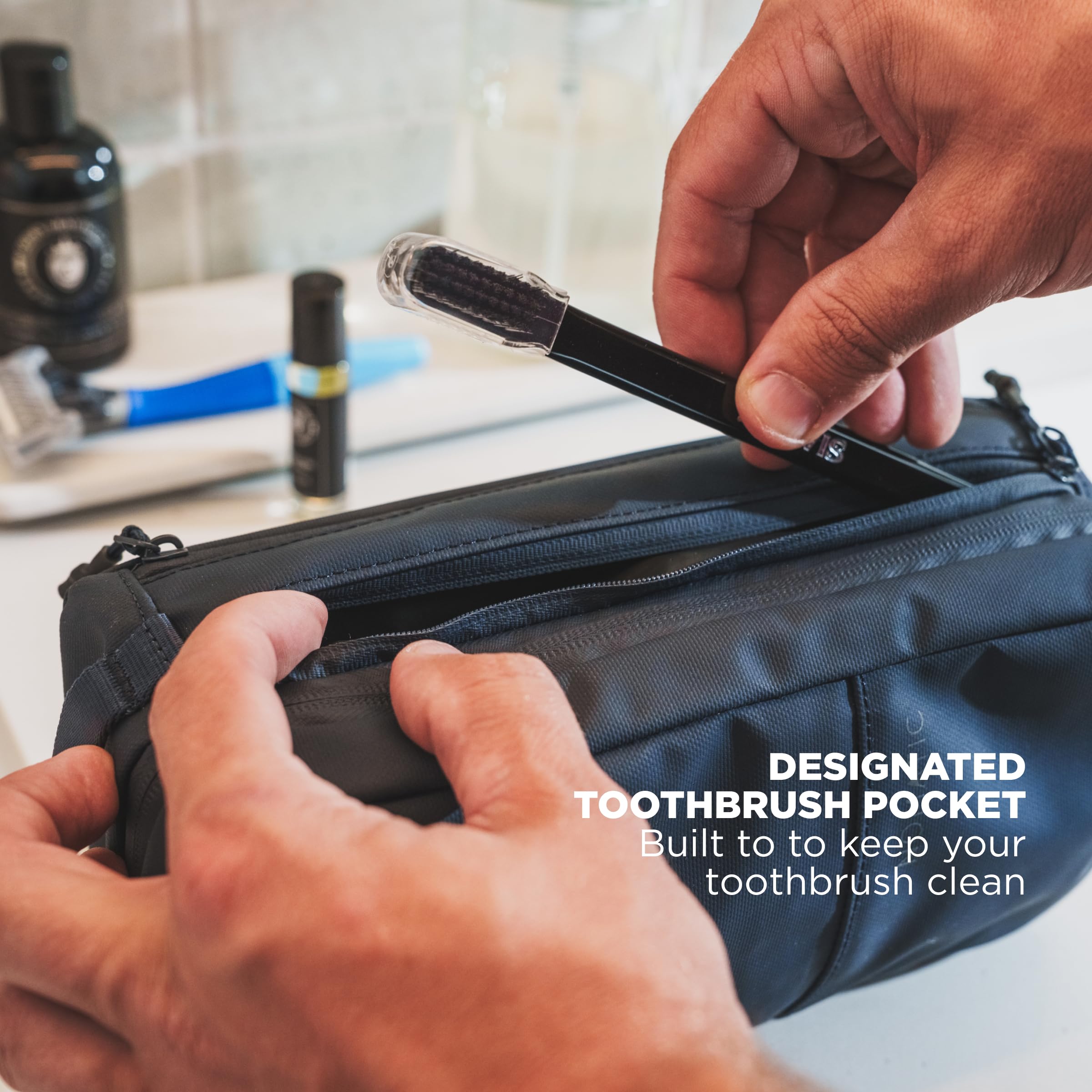 NOMATIC Toiletry Bag unisex-stylish travel companion for both men and women.