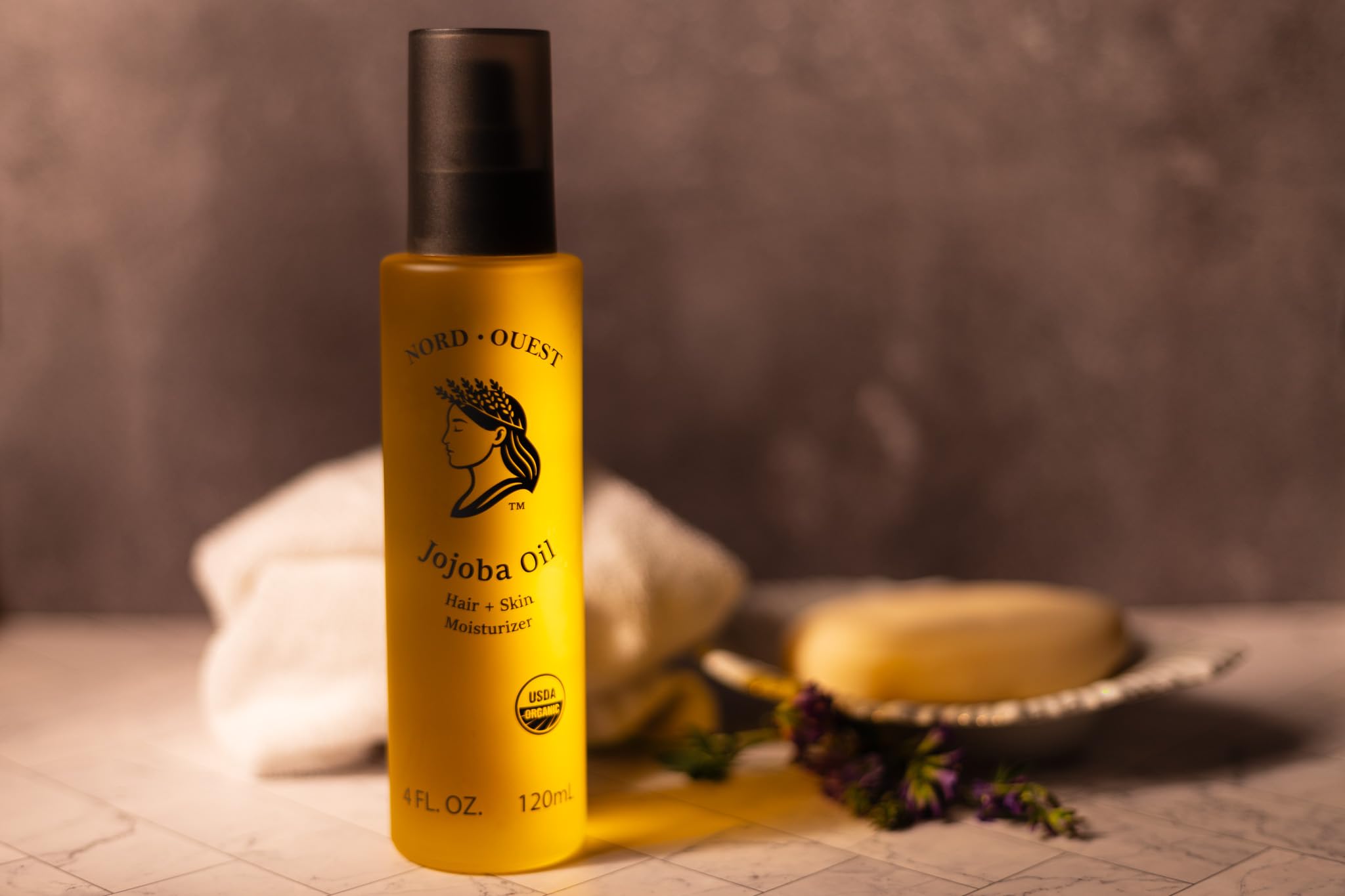 Beard-care moment with smoothing, non-greasy finish