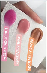 Notpolish dip powder is air-curing; no UV lamp needed during application.