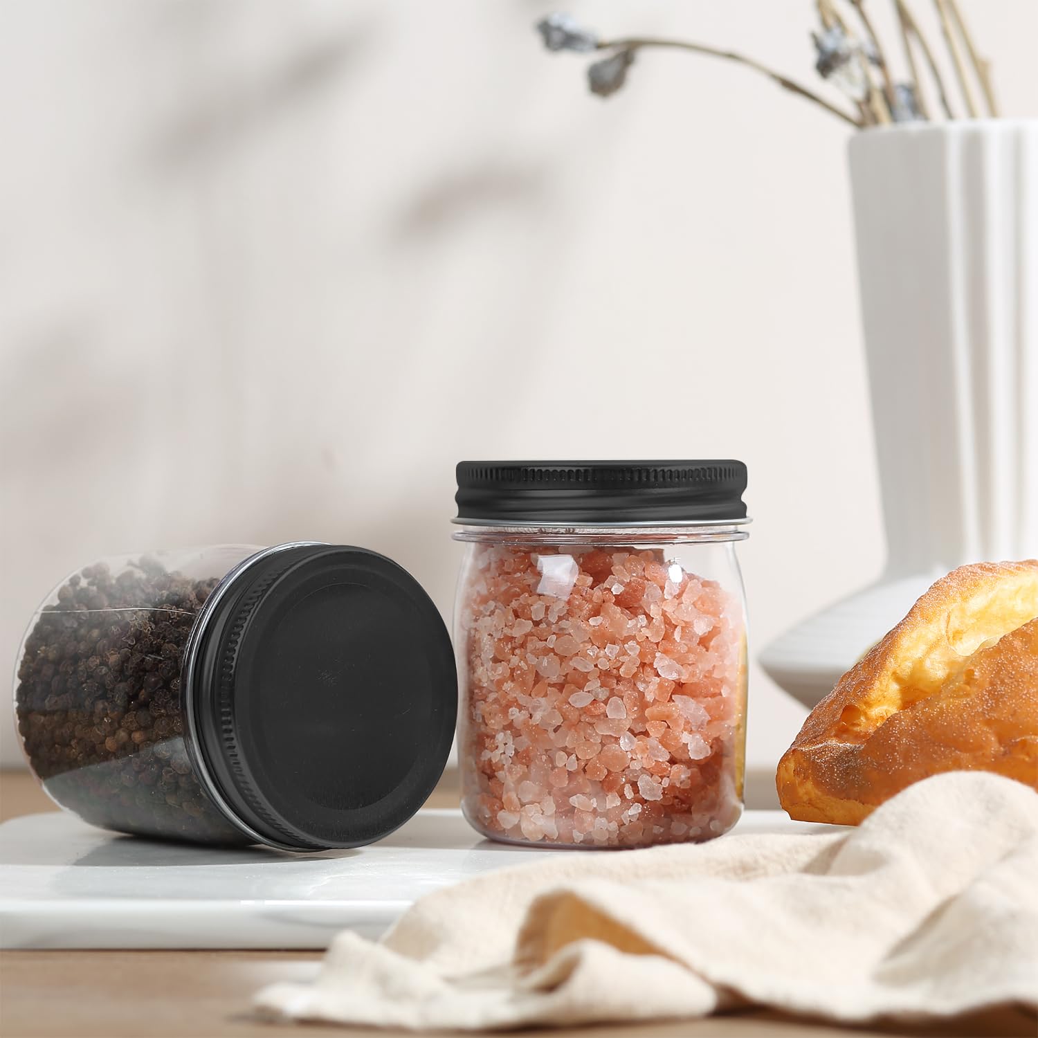 Novelinks portable, travel-friendly jars help prevent spills on the go.