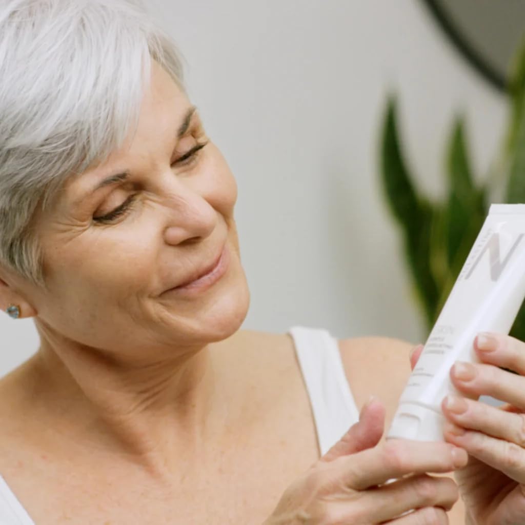 NULASTIN wash highlighting caffeine ingredient for refreshed skin.