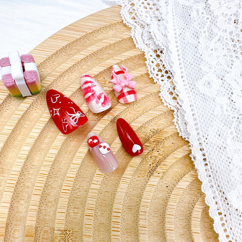 NZRAESTRS almond medium nails offering a chic, comfortable silhouette