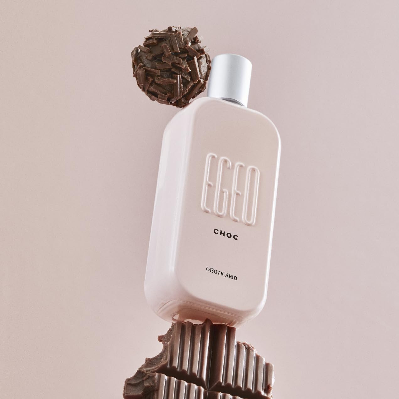 O BOTICARIO Egeo choc spray on wrist demonstrates easy everyday application.