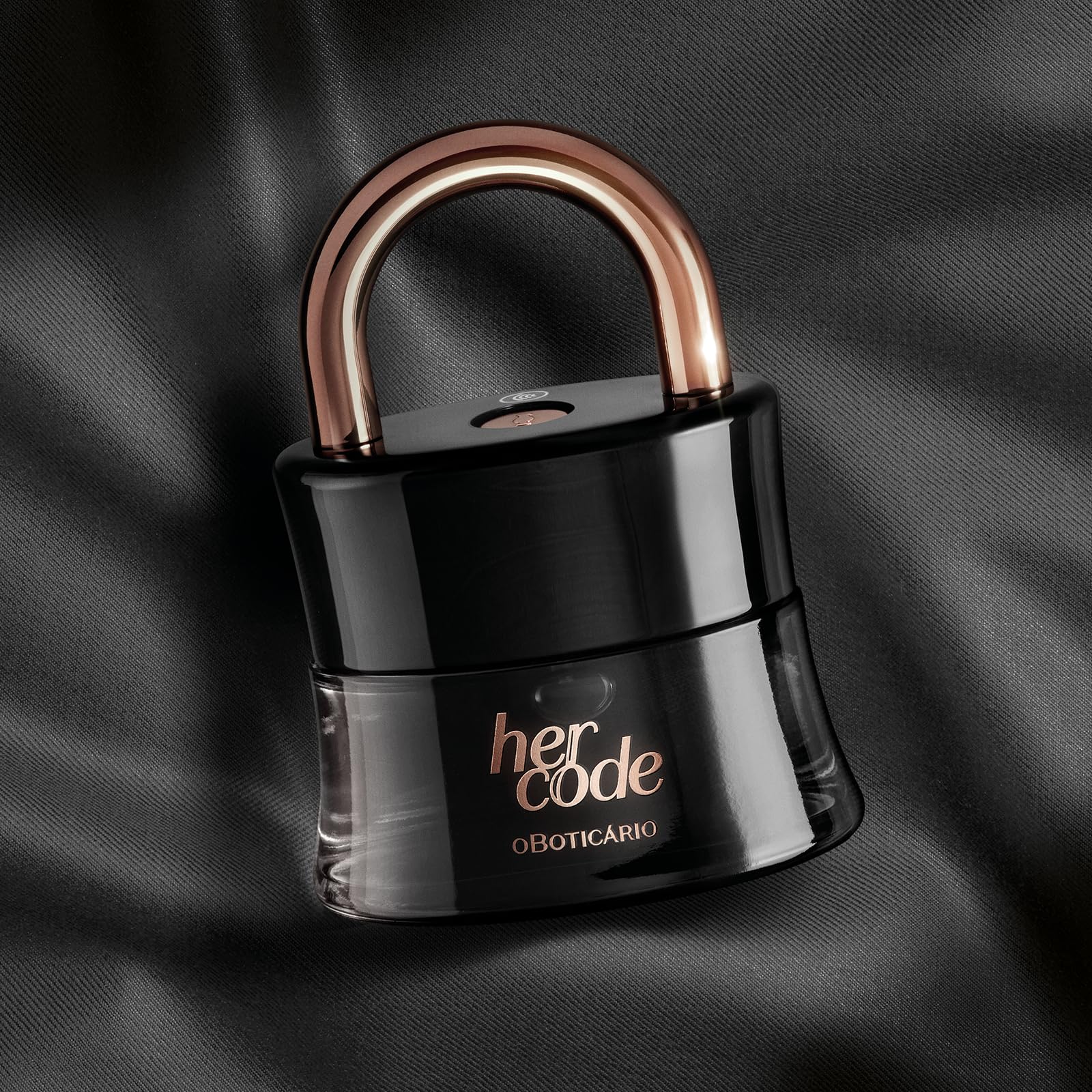 O Boticário Her Code red-fruit note swatch highlighting vibrant aroma.