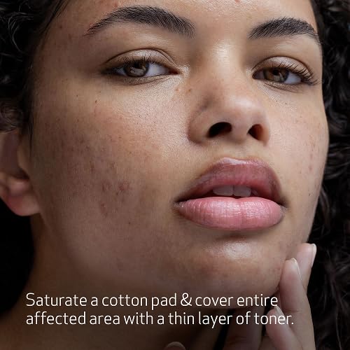 Obagi CLENZIderm M.D. Pore Therapy twist-cap closeup showing secure packaging.