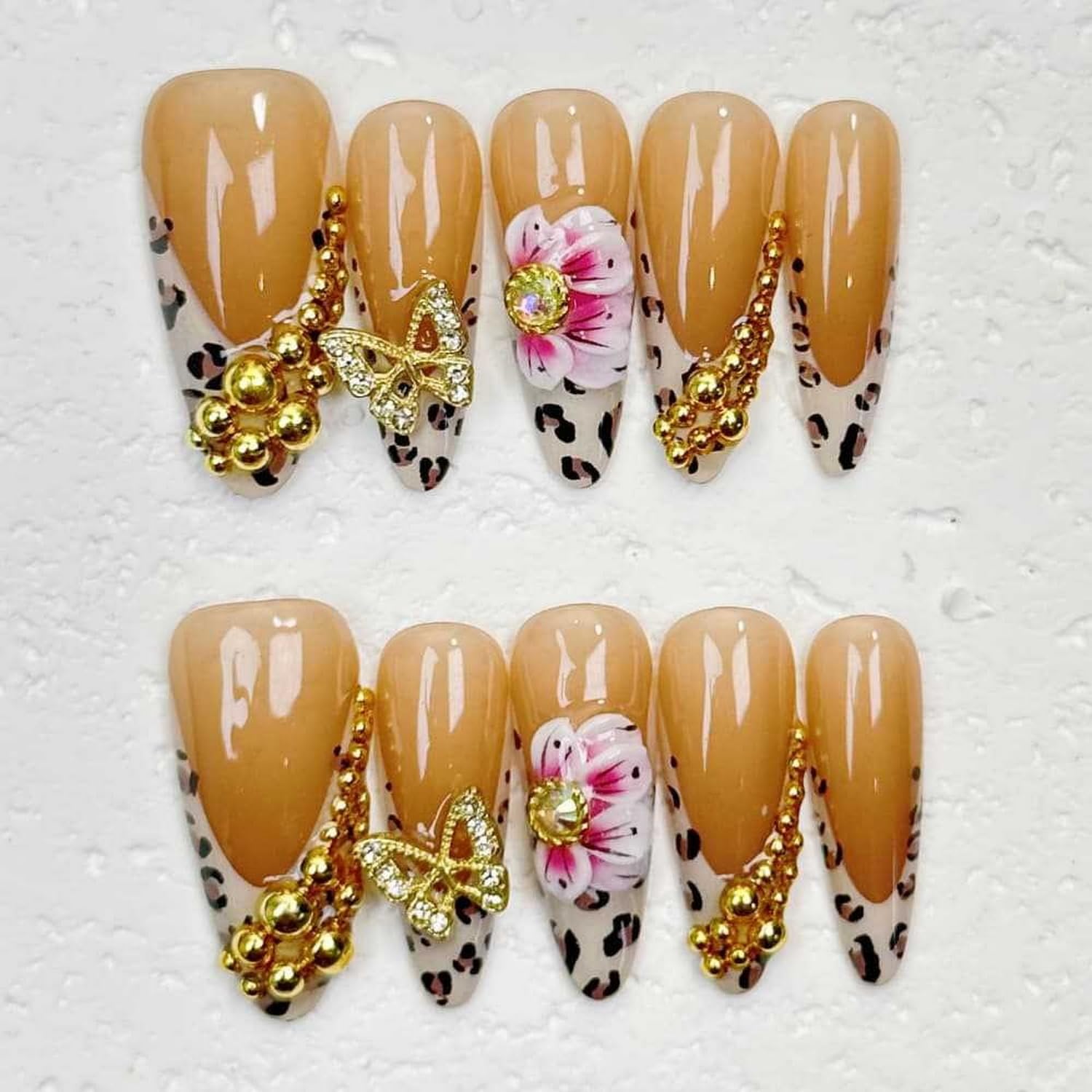 OCOUYVD Leopard French Tip press-on nails, leopard pattern and rhinestones for stylish nights