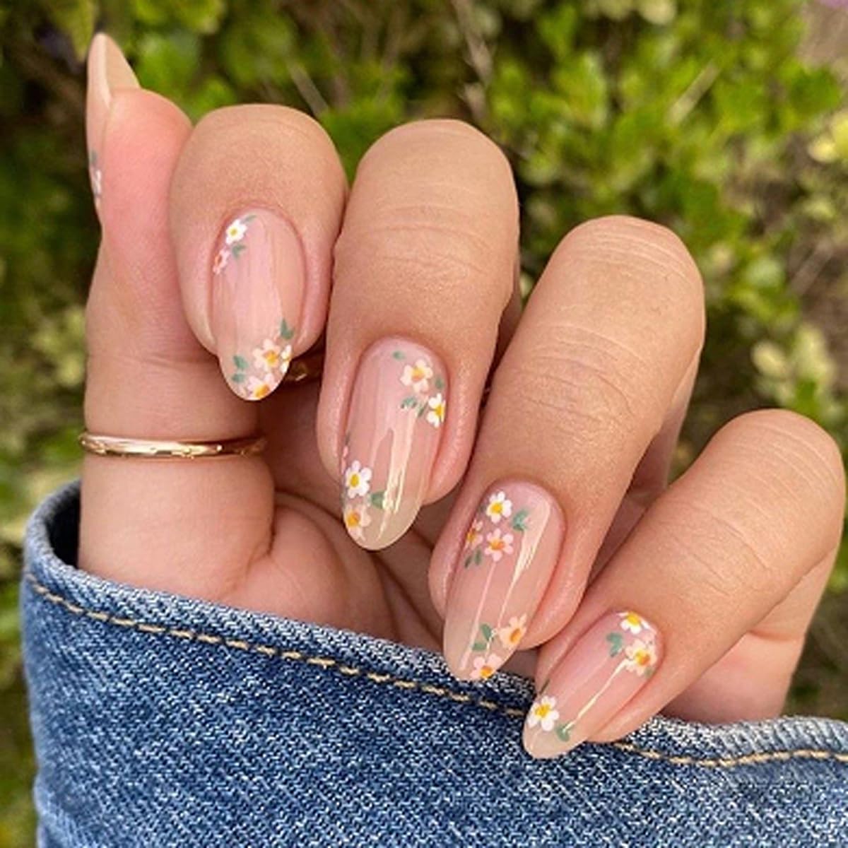 OHWODA Pink Spring press-on nails with daisy flowers for a quick, elegant manicure.