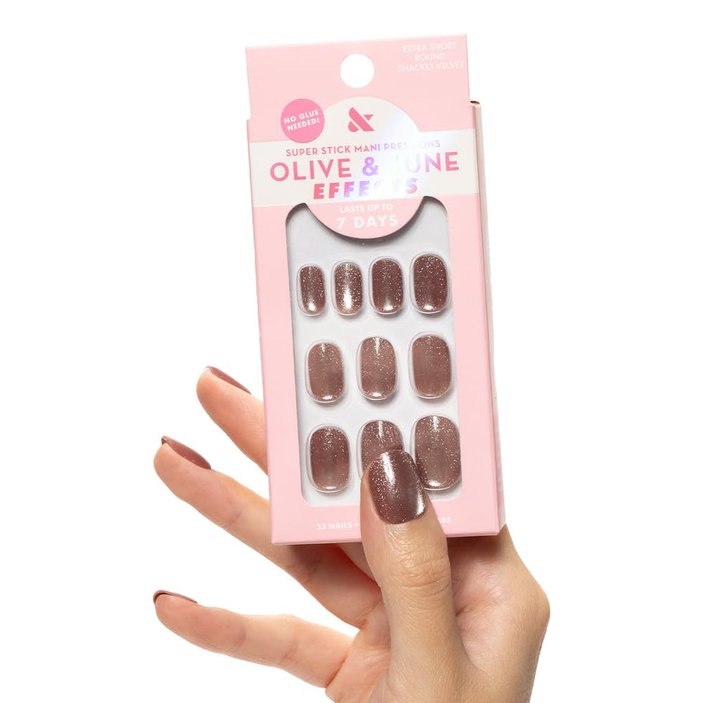 Olive & June Super Stick Mani extra-short round nails for quick application and natural look.