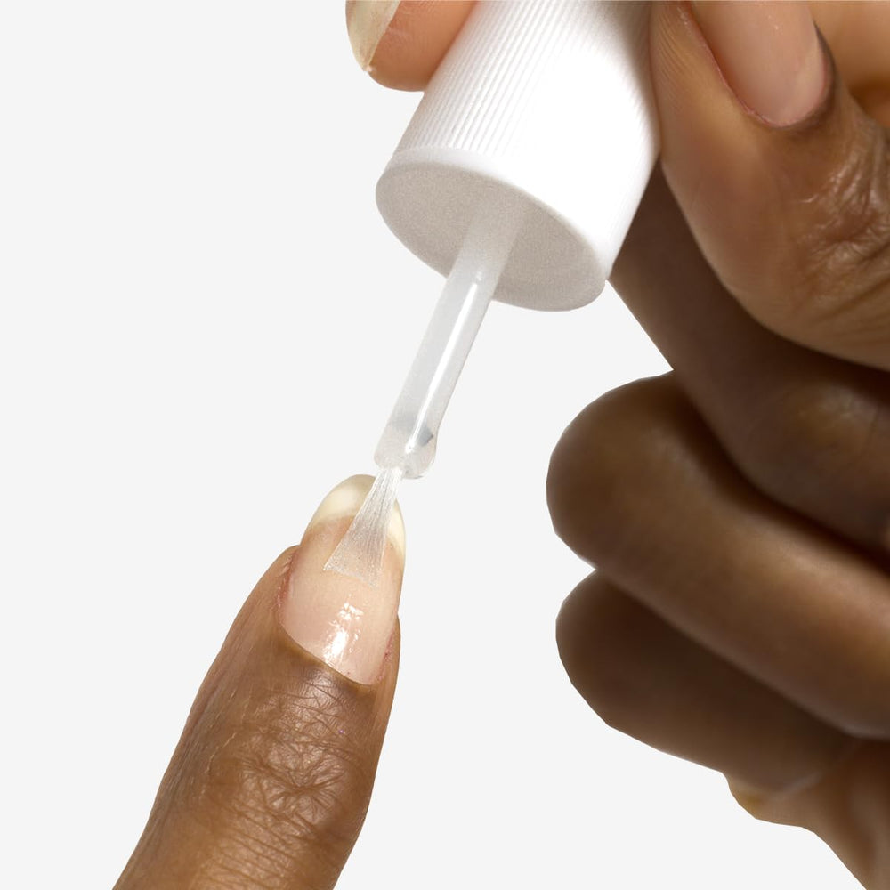 Olive & June nail-bond glue hold demonstrates strong adhesion on nails.