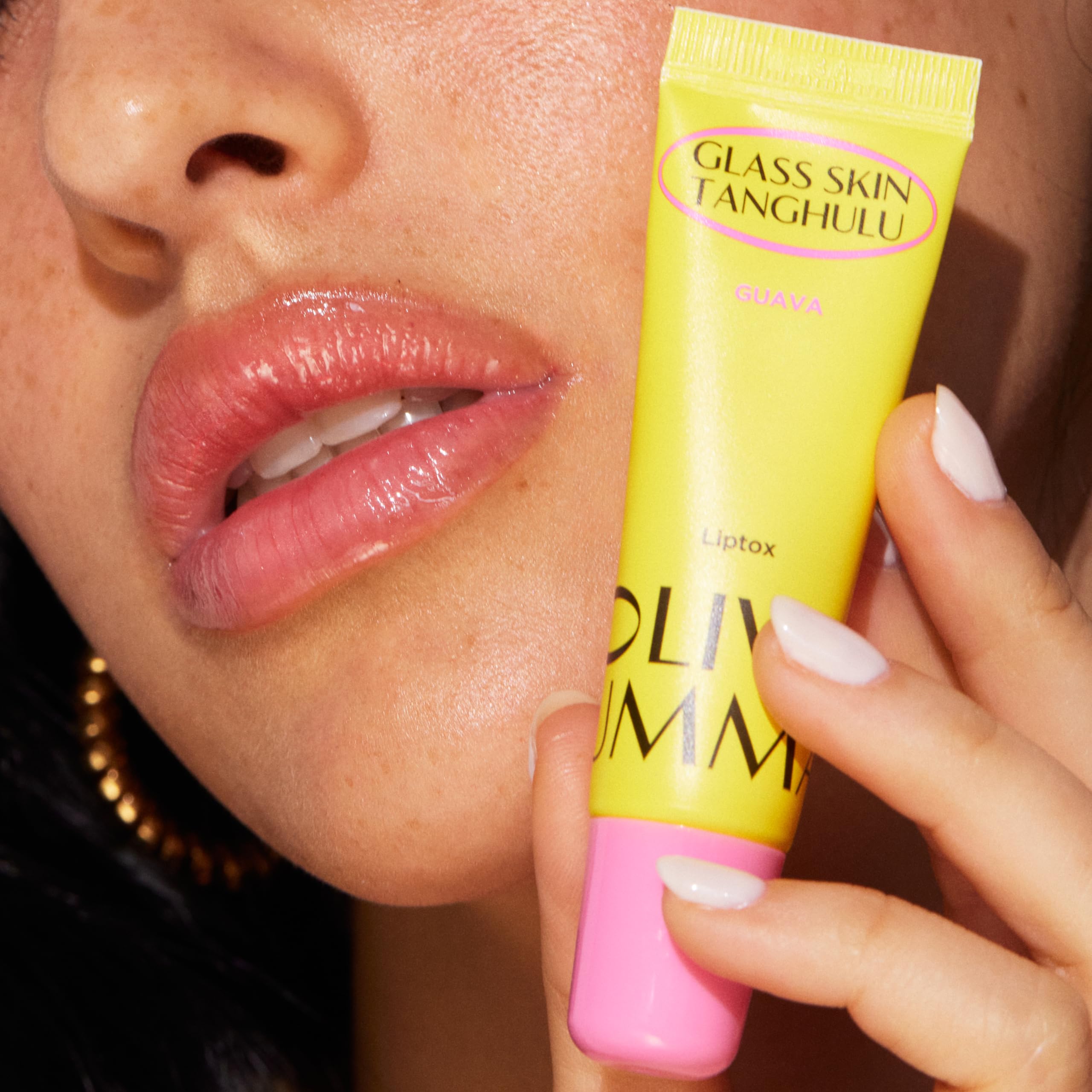 OLIVIAUMMA Macadamia Seed Oil formula promoting smooth, soft lips and lasting comfort