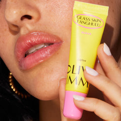 OLIVIAUMMA Macadamia Seed Oil formula promoting smooth, soft lips and lasting comfort