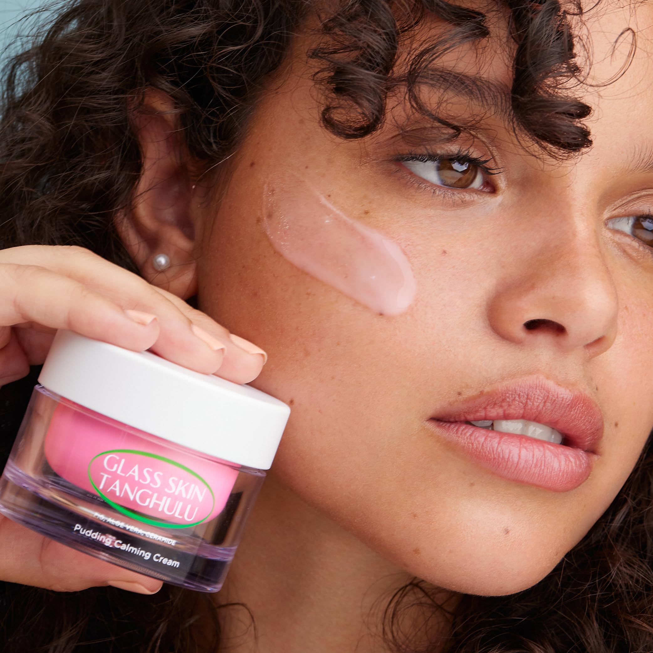 OLIVIAUMMA Pudding Texture Close-up documents cushiony melt into skin with quick absorption