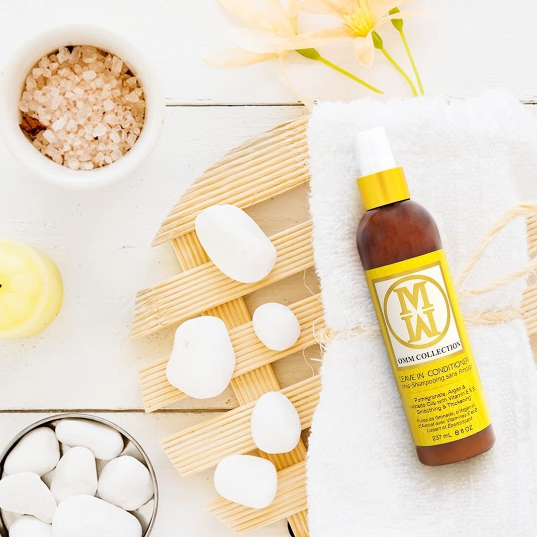 Packaging label with white jasmine scent cue for a fresh routine.